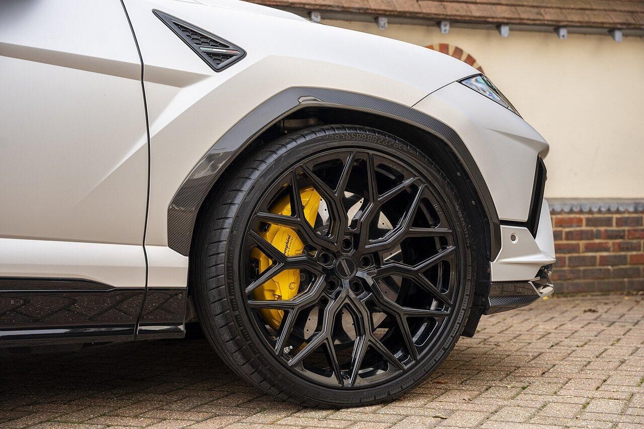 LAMBORGHINI URUS ESTATE 4.0T FSI V8 Performante 5dr Auto for sale UK - Slide 7