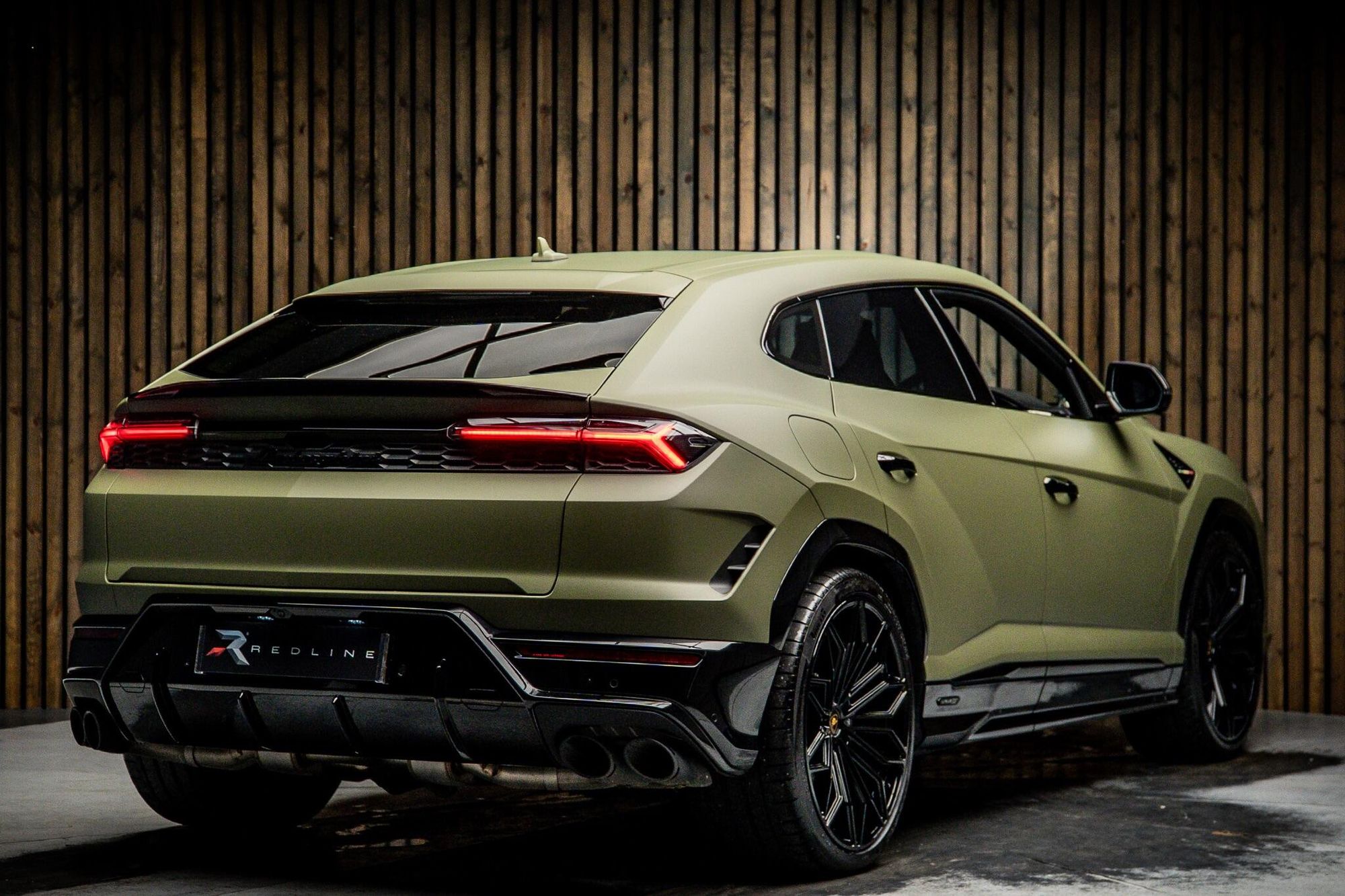 LAMBORGHINI URUS ESTATE 4.0T 25.9kWh Plug-in Hybrid FSI V8 5dr Auto for sale UK - Slide 4