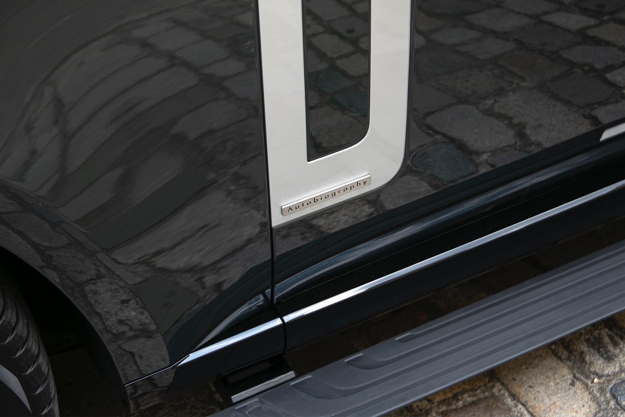 LAND ROVER RANGE ROVER ESTATE 4.4 P530 V8 Autobiography LWB 4dr Auto for sale UK - Slide 7