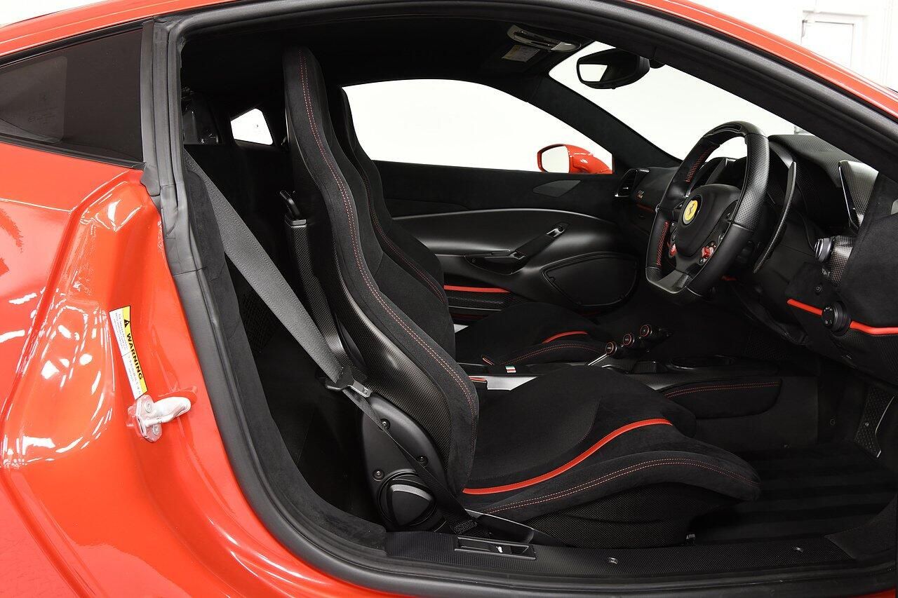 FERRARI 488 PISTA COUPE 2dr Auto for sale UK - Slide 6