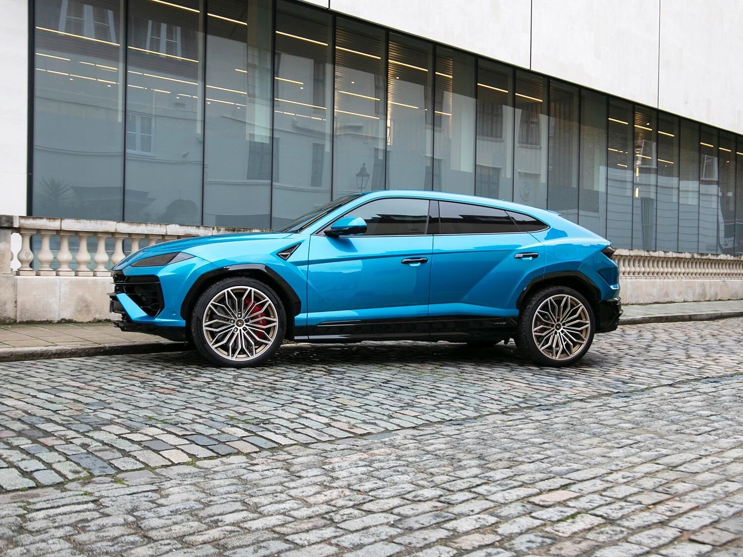 LAMBORGHINI URUS ESTATE 4.0T 25.9kWh Plug-in Hybrid FSI V8 5dr Auto for sale UK - Slide 10