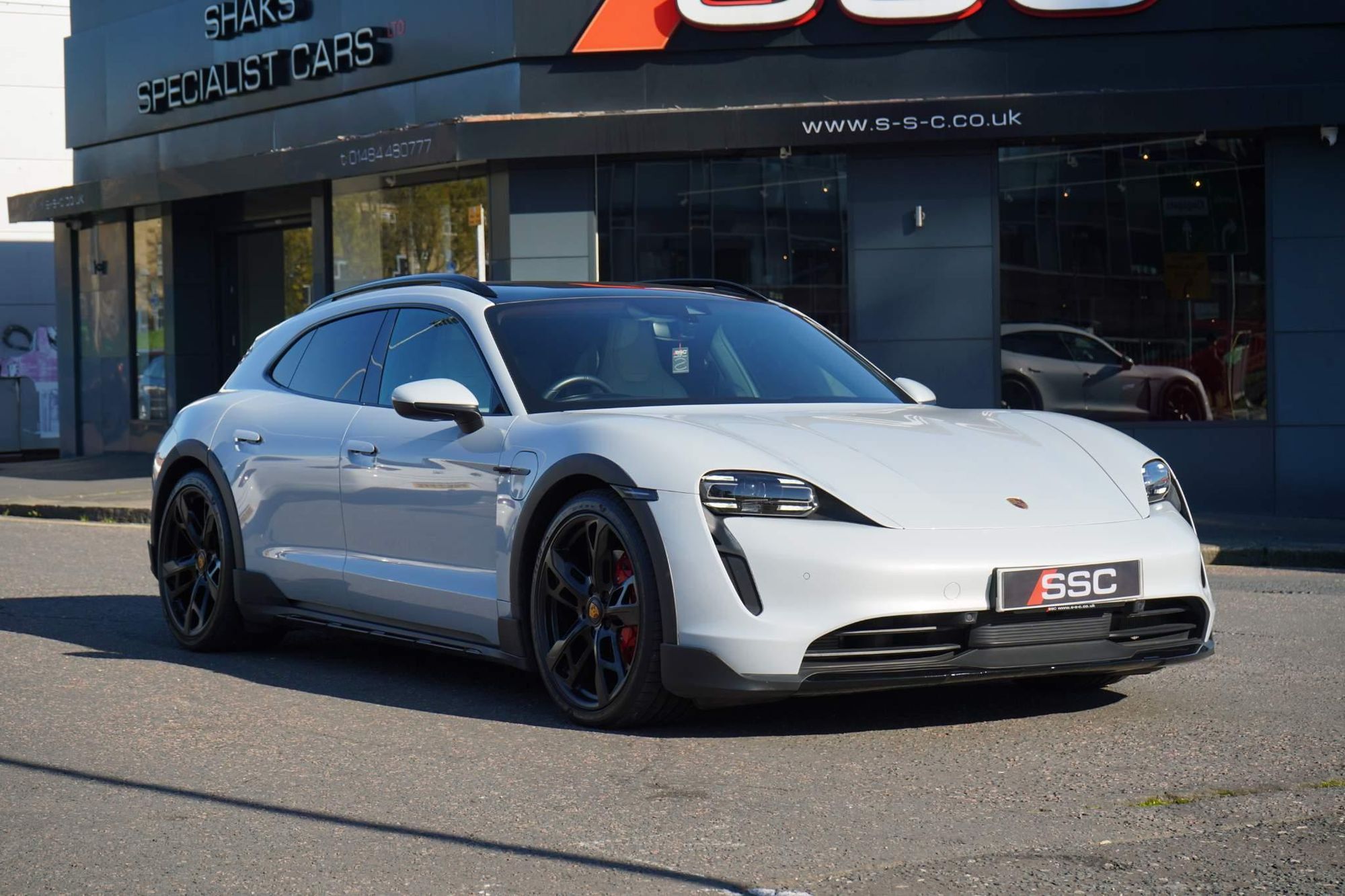 PORSCHE TAYCAN CROSS TURISMO 420kW 4S 93kWh 5dr Auto for sale UK - Slide 4