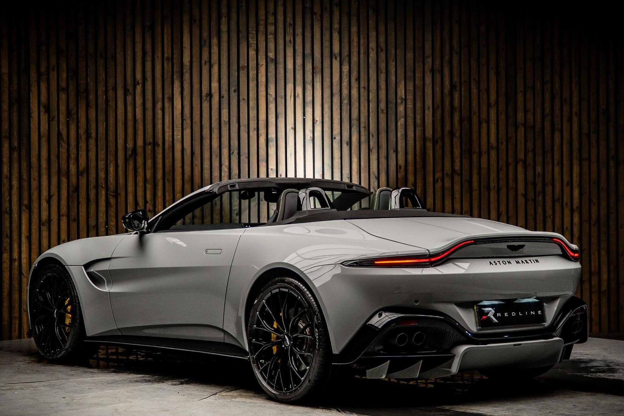 ASTON MARTIN VANTAGE V8 ROADSTER 2dr ZF 8 Speed Auto for sale UK - Slide 3