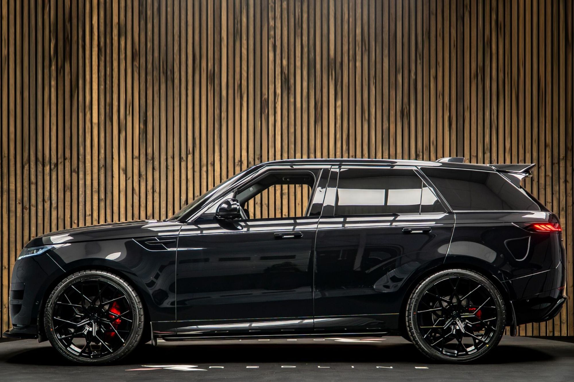 LAND ROVER RANGE ROVER SPORT DIESEL ESTATE 3.0 D300 Dynamic SE 5dr Auto for sale UK - Slide 7