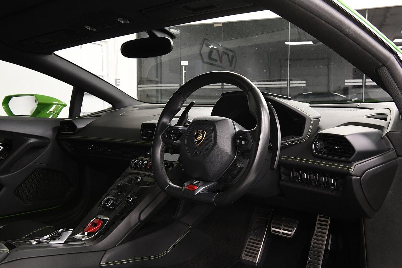 LAMBORGHINI HURACAN COUPE LP 610-4 2dr LDF for sale UK - Slide 4