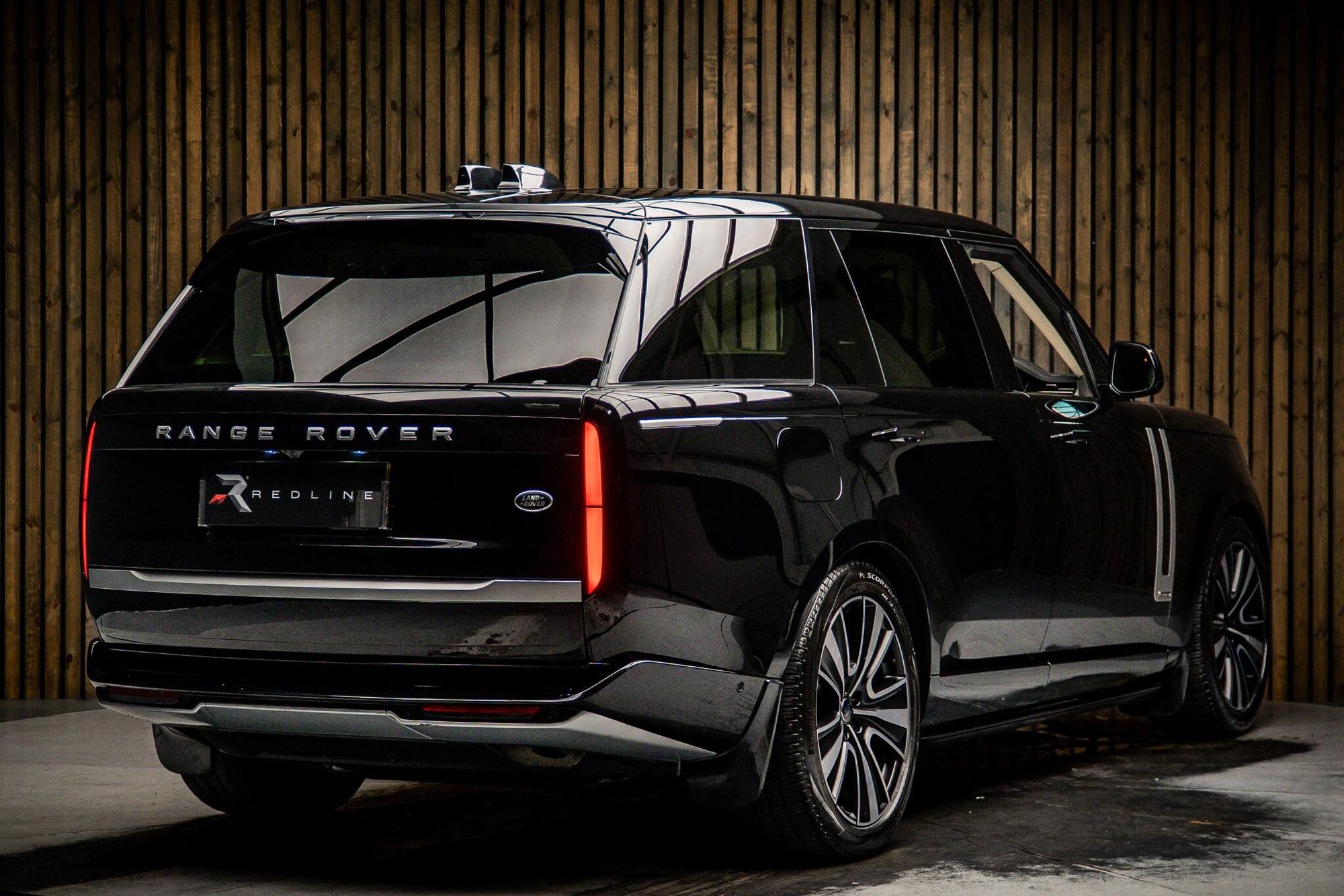 LAND ROVER RANGE ROVER ESTATE 3.0 P400 Autobiography LWB 4dr Auto for sale UK - Slide 4