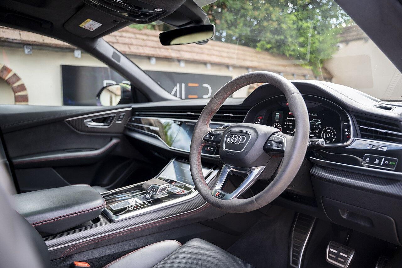 AUDI Q8 ESTATE SQ8 TFSI Quattro Vorsprung 5dr Tiptronic for sale UK - Slide 9