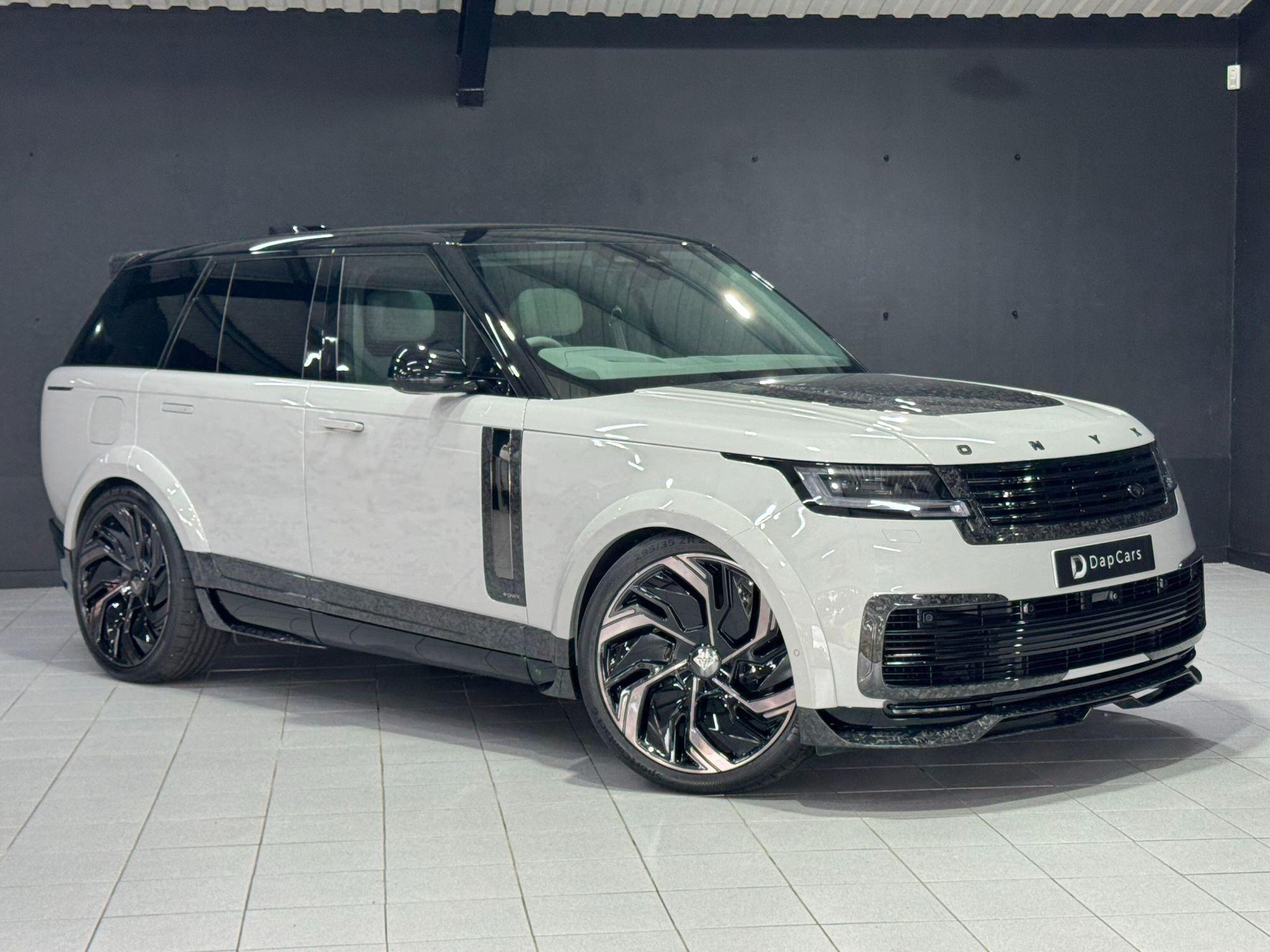 LAND ROVER RANGE ROVER ESTATE 4.4 P615 V8 SV 4dr Auto for sale UK - Slide 10