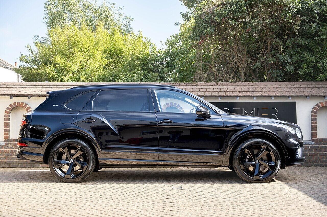 BENTLEY BENTAYGA ESTATE 4.0 V8 Azure 5dr Auto EWB for sale UK - Slide 3