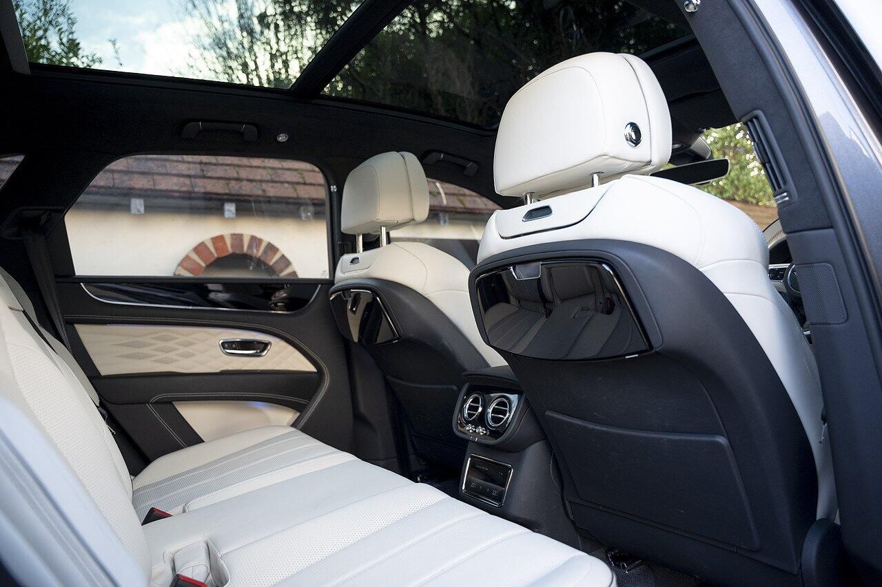 BENTLEY BENTAYGA ESTATE 4.0 V8 Azure 5dr Auto for sale UK - Slide 10
