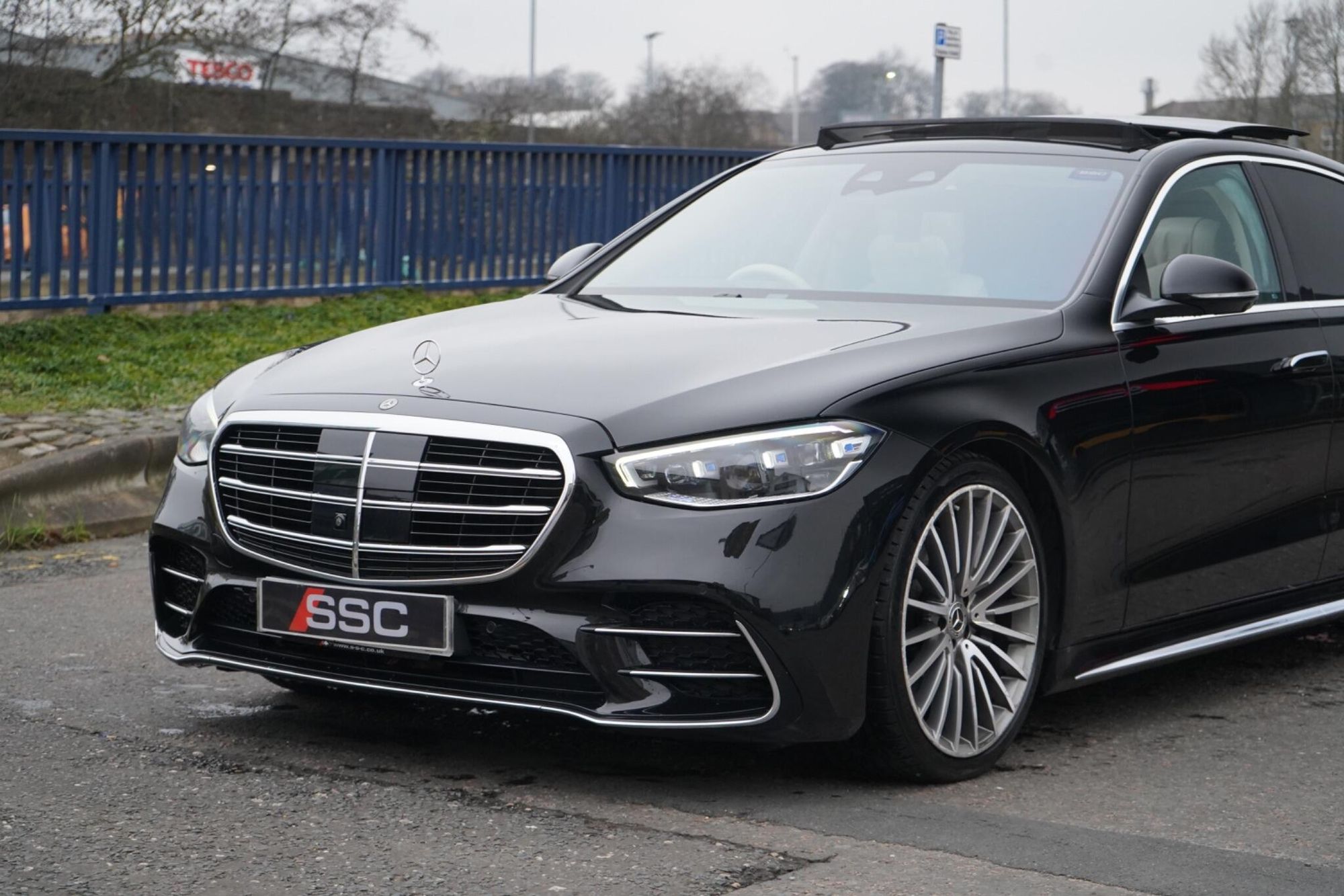 MERCEDES-BENZ S CLASS DIESEL SALOON S350d L AMG Line Premium Plus 4dr 9G-Tronic for sale UK - Slide 8