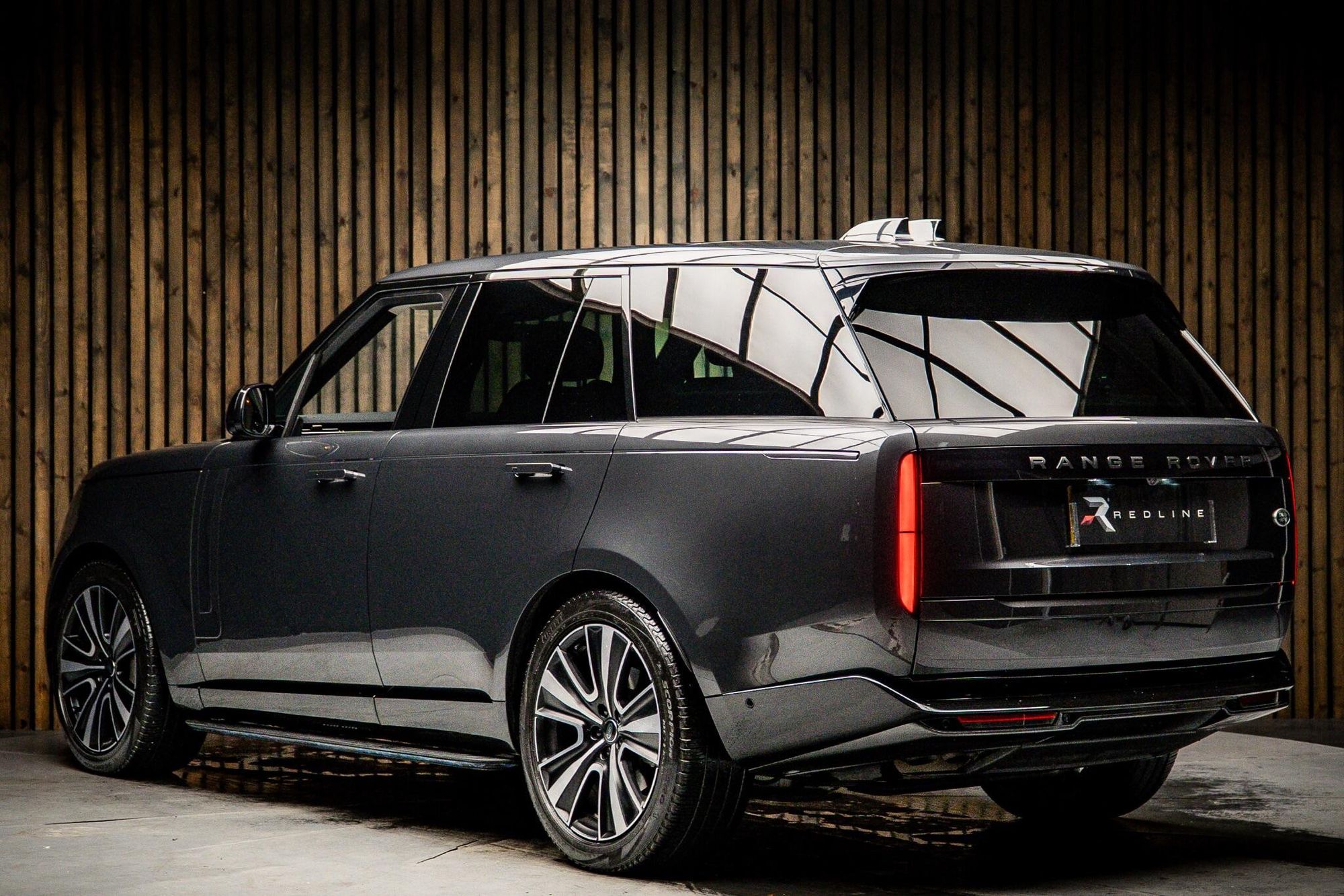 LAND ROVER RANGE ROVER DIESEL ESTATE 3.0 D300 SE 4dr Auto for sale UK - Slide 3