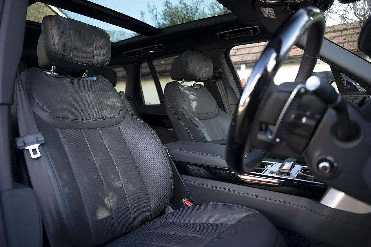 LAND ROVER RANGE ROVER ESTATE 3.0 P400 Autobiography 4dr Auto for sale UK - Slide 9