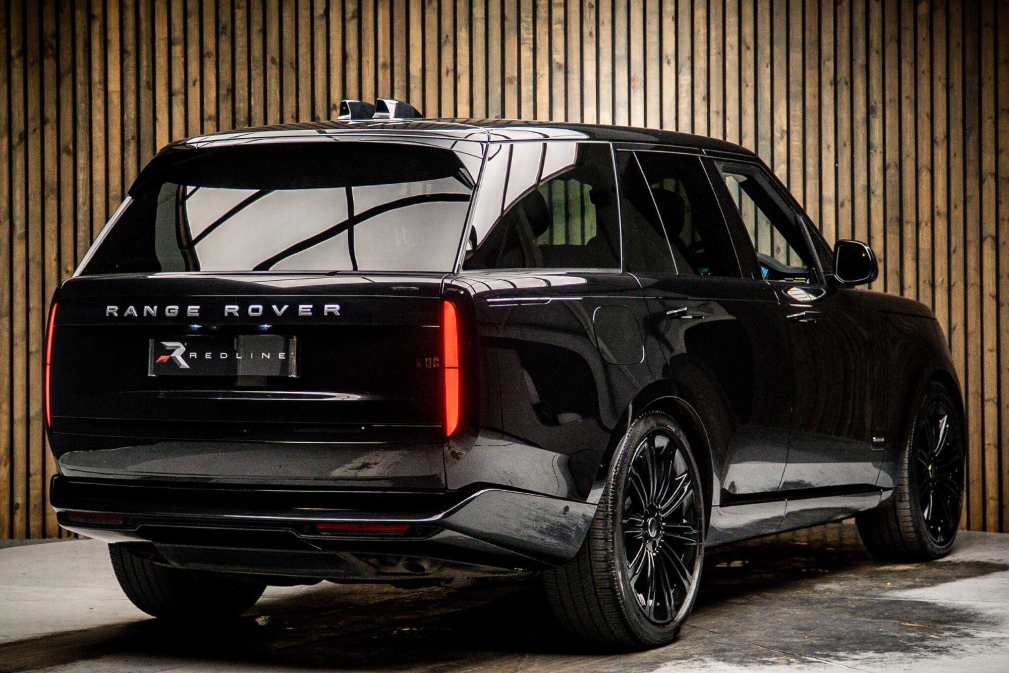 LAND ROVER RANGE ROVER ESTATE 4.4 P530 V8 Autobiography 4dr Auto for sale UK - Slide 4