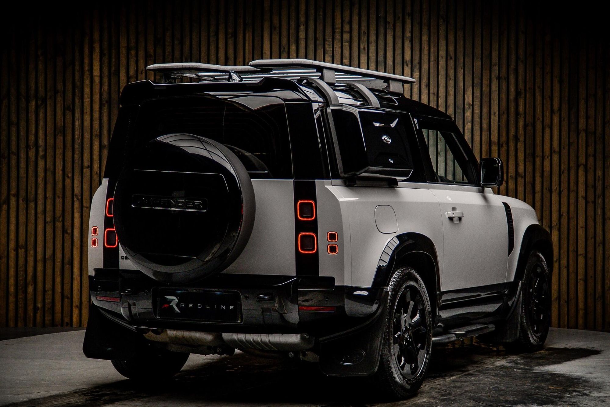 LAND ROVER DEFENDER DIESEL ESTATE 3.0 D250 X-Dynamic SE 90 3dr Auto for sale UK - Slide 4