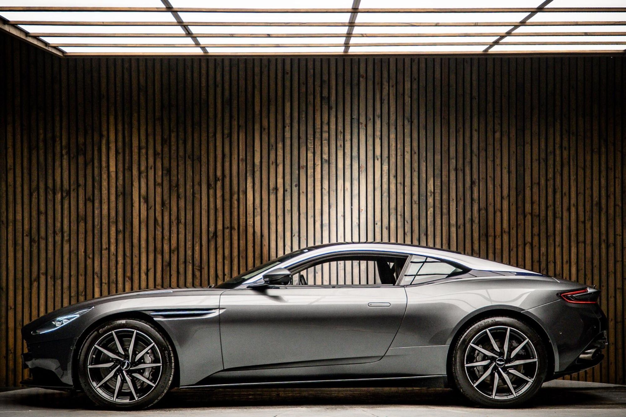 ASTON MARTIN DB11 COUPE V12 2dr Touchtronic Auto for sale UK - Slide 7