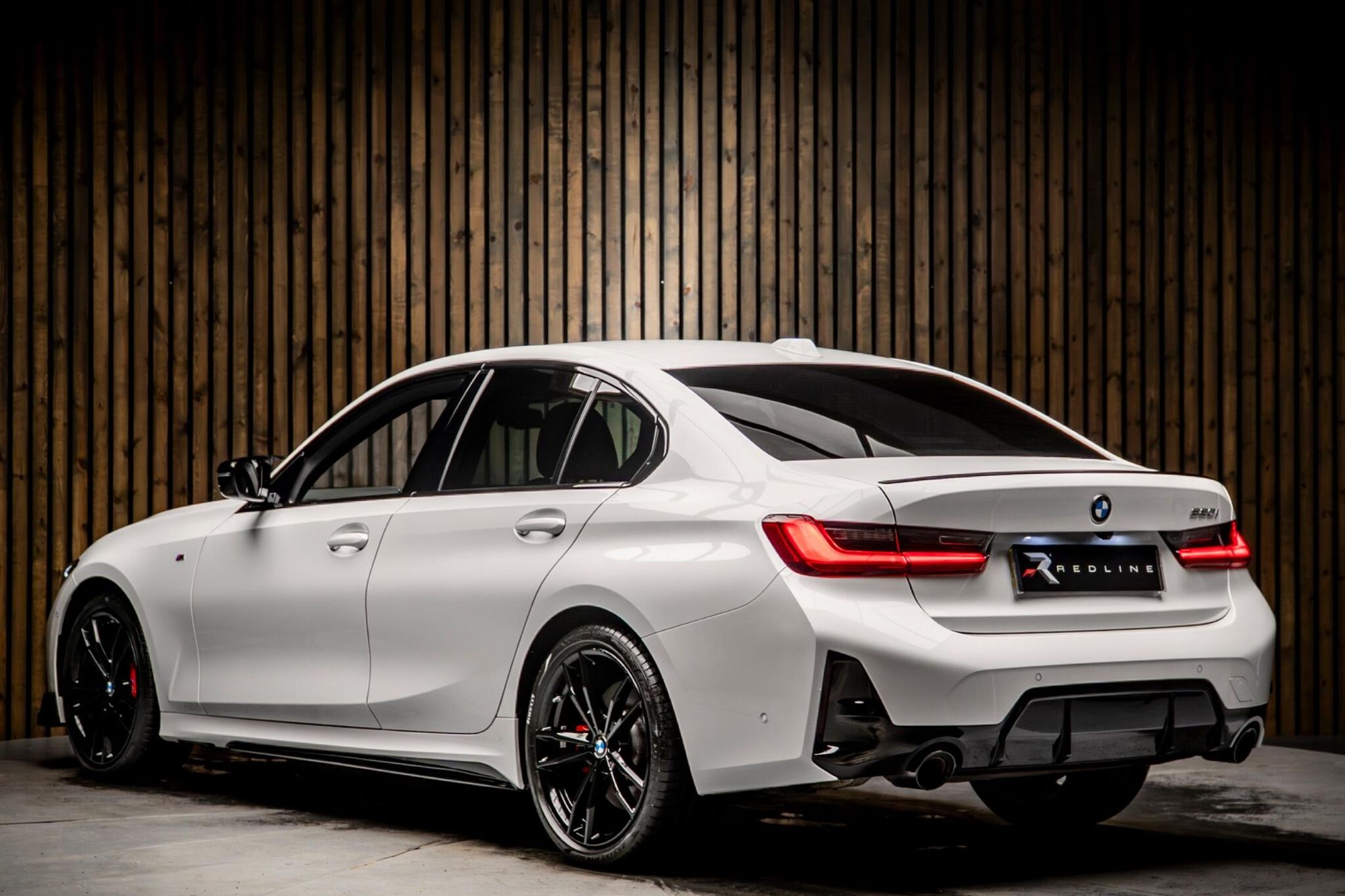 BMW 3 SERIES SALOON 320i M Sport 4dr Step Auto for sale UK - Slide 3