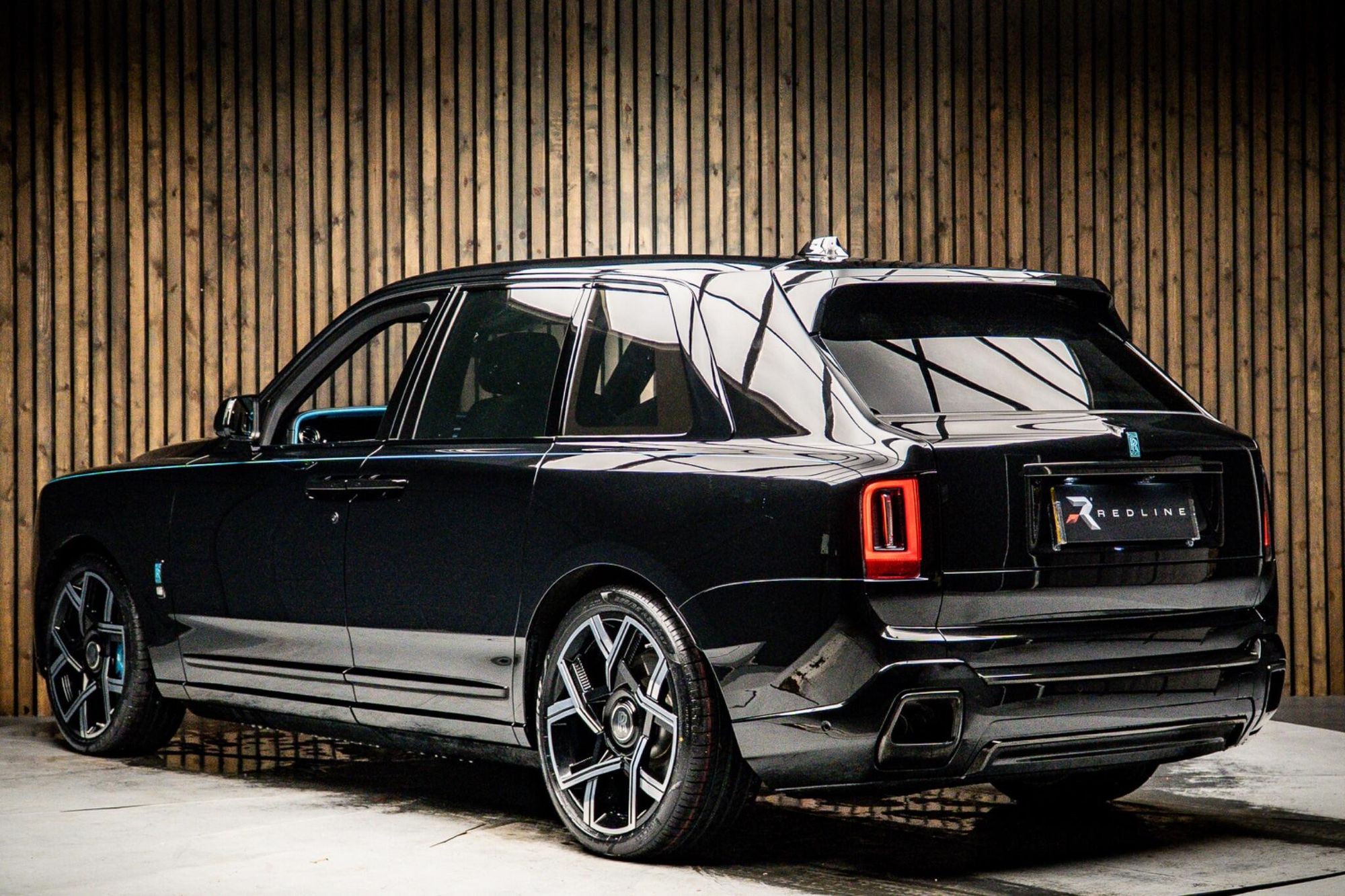 ROLLS-ROYCE CULLINAN ESTATE II Black Badge 5dr Auto for sale UK - Slide 3