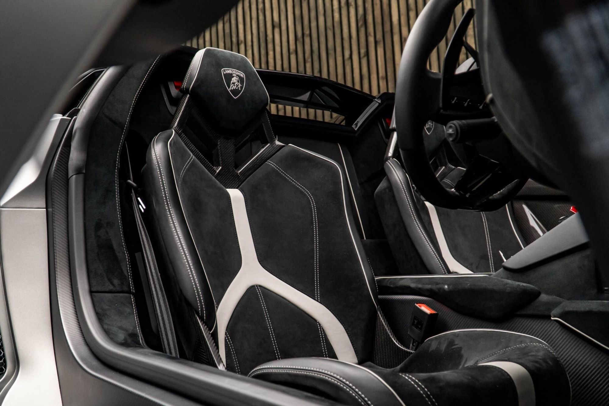 LAMBORGHINI AVENTADOR ROADSTER LP 750-4 Superveloce 2dr ISR for sale UK - Slide 2