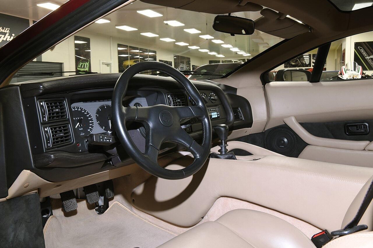JAGUAR XJ220 COUPE 3.5 2dr for sale UK - Slide 4