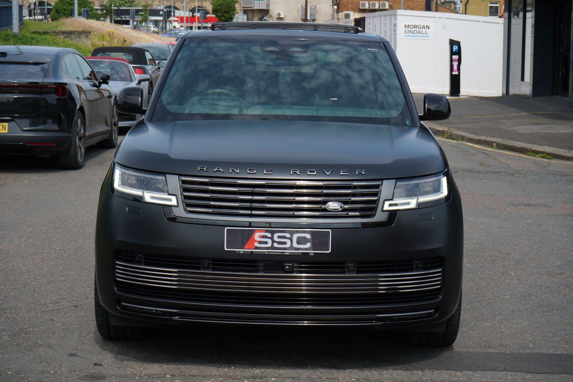 LAND ROVER RANGE ROVER ESTATE 4.4 P615 V8 SV 4dr Auto for sale UK - Slide 7