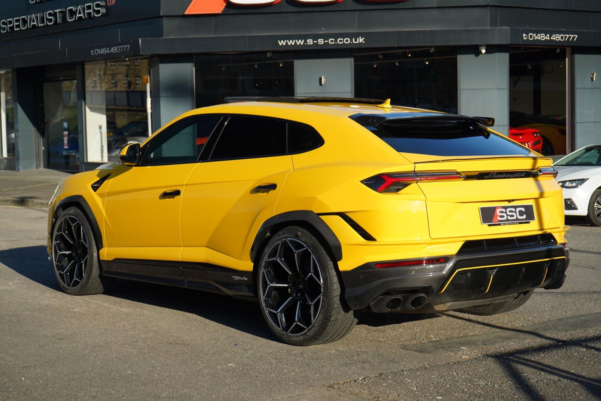 LAMBORGHINI URUS ESTATE 4.0T FSI V8 Performante 5dr Auto for sale UK - Slide 9