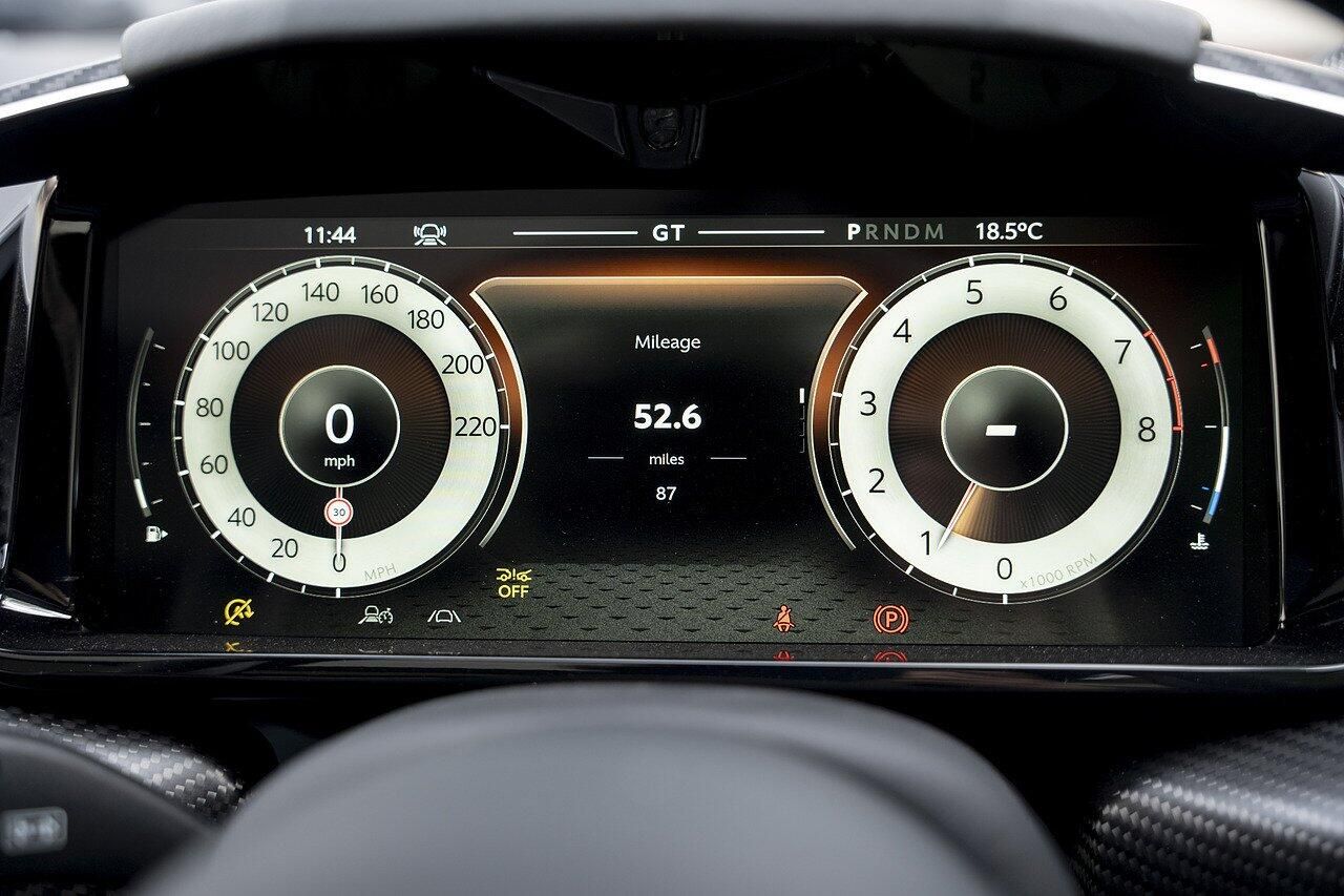 ASTON MARTIN VANQUISH COUPE V12 2dr Auto for sale UK - Slide 9