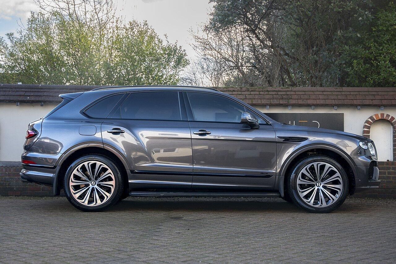 BENTLEY BENTAYGA ESTATE 4.0 V8 Azure 5dr Auto for sale UK - Slide 3