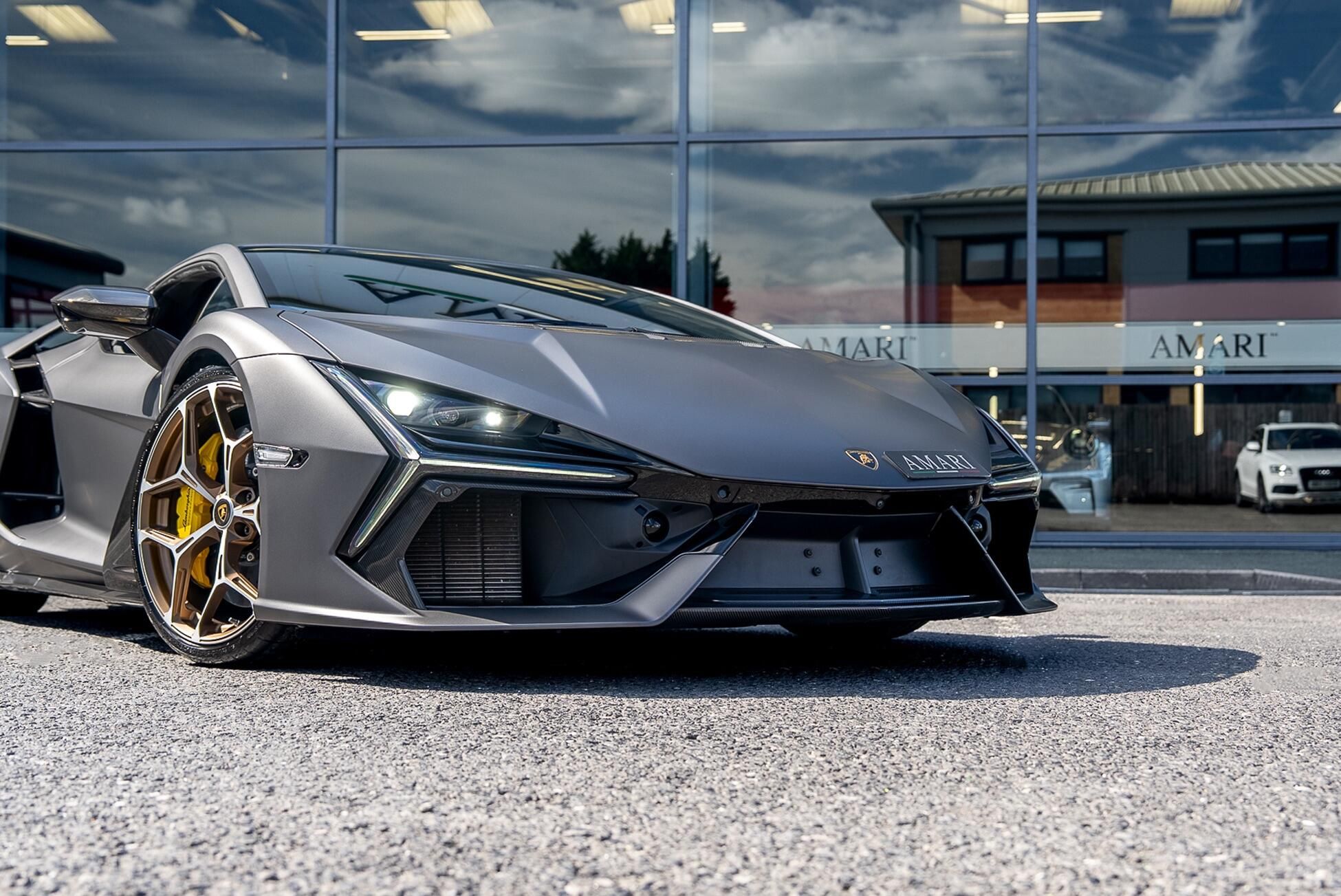 LAMBORGHINI REVUELTO COUPE 6.5 V12 1015 PHEV 2dr DCT for sale UK - Slide 8