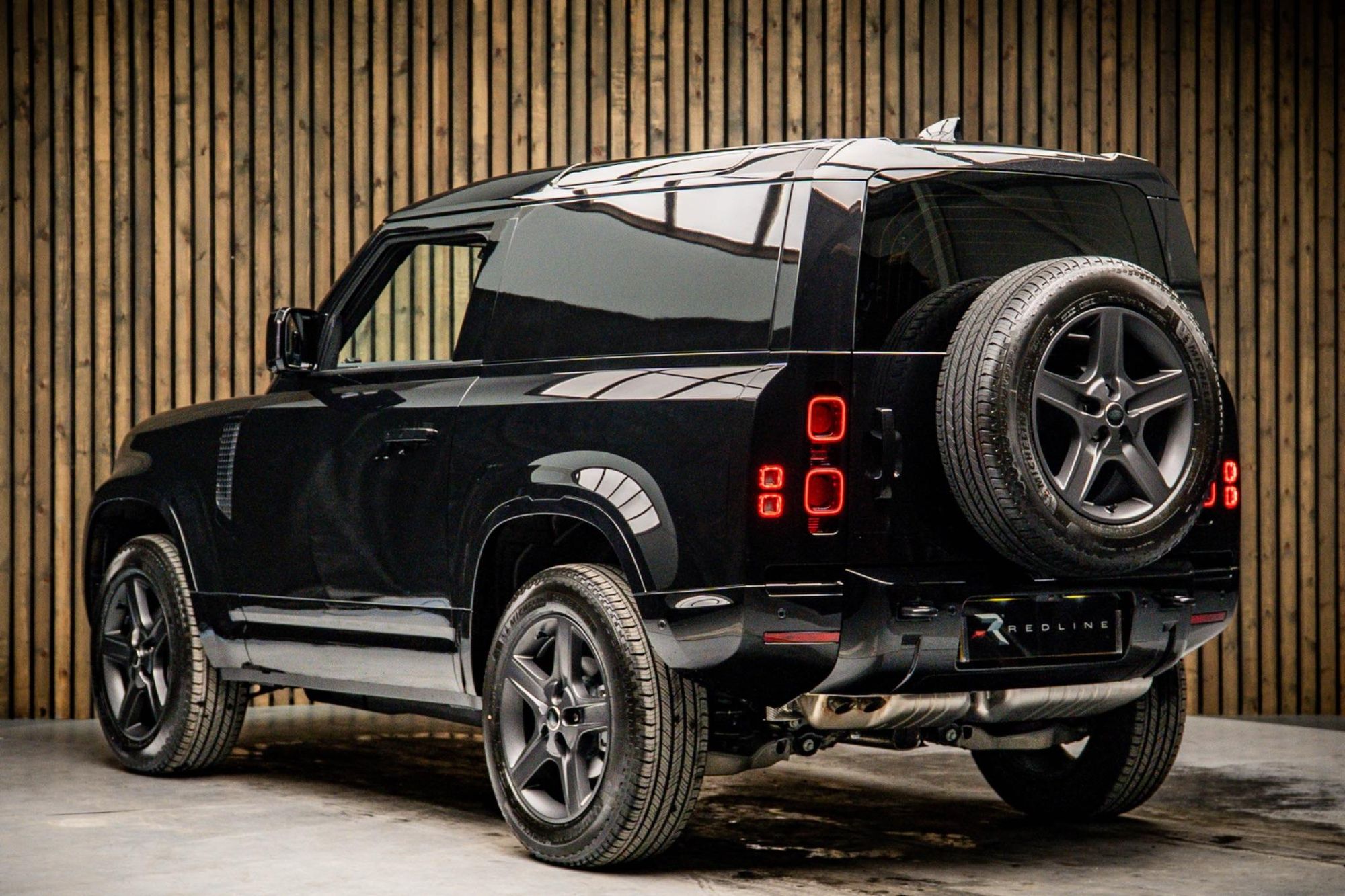 LAND ROVER DEFENDER 90 DIESEL 3.0 D250 Hard Top X-Dynamic SE Auto for sale UK - Slide 3