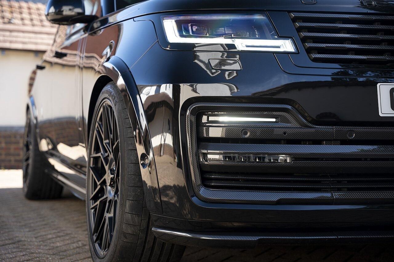 LAND ROVER RANGE ROVER ESTATE 4.4 P615 V8 SV LWB 4dr Auto for sale UK - Slide 9