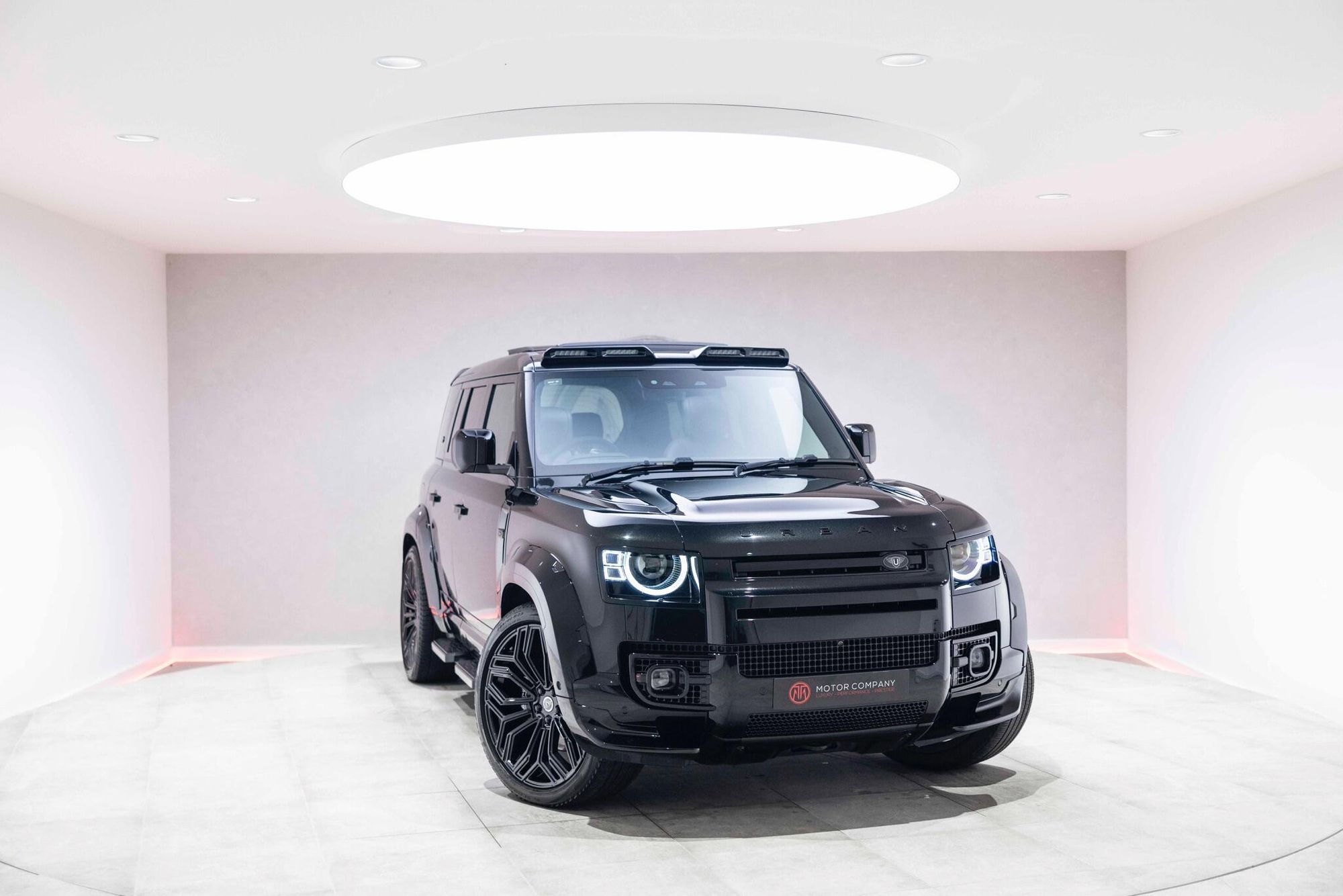 LAND ROVER DEFENDER ESTATE 5.0 P525 V8 110 5dr Auto for sale UK - Slide 6