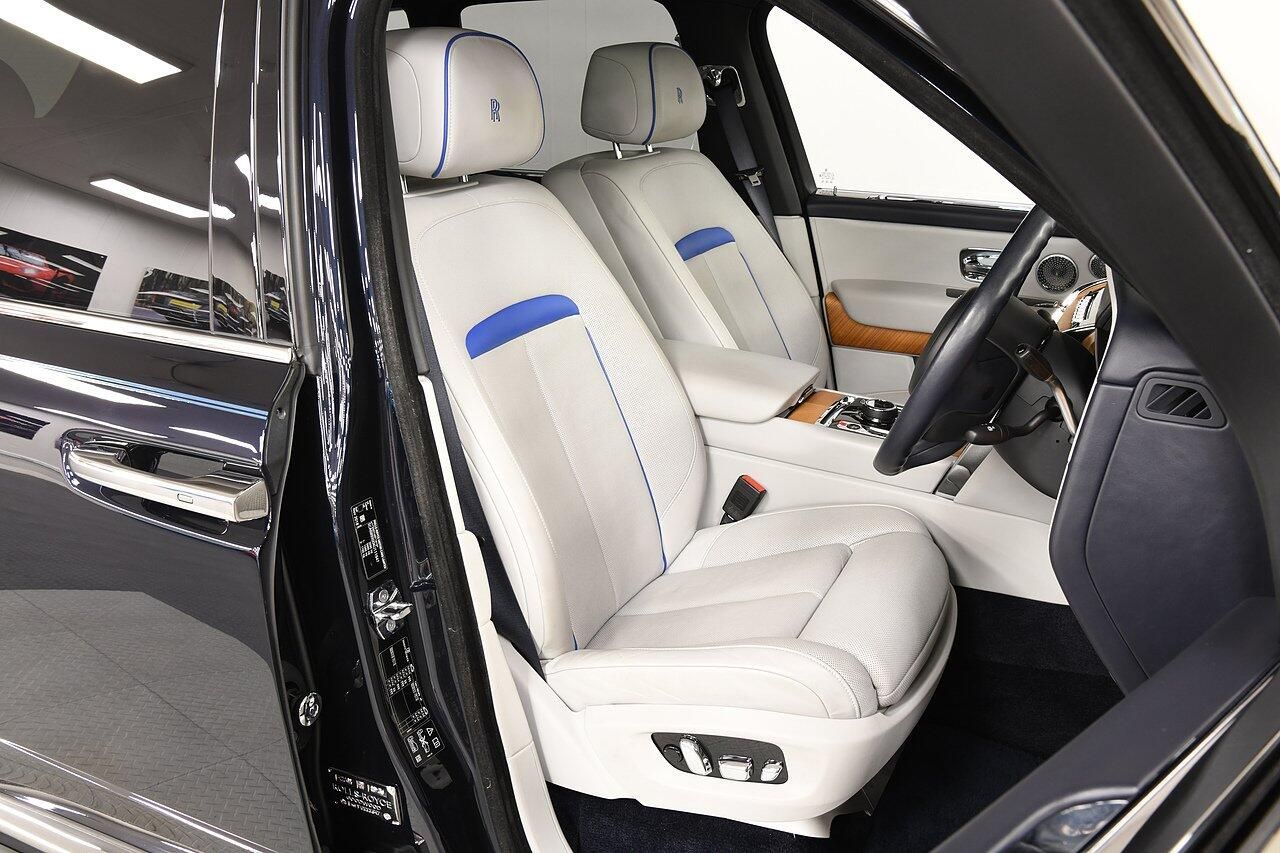 ROLLS-ROYCE CULLINAN ESTATE 5dr Auto for sale UK - Slide 7