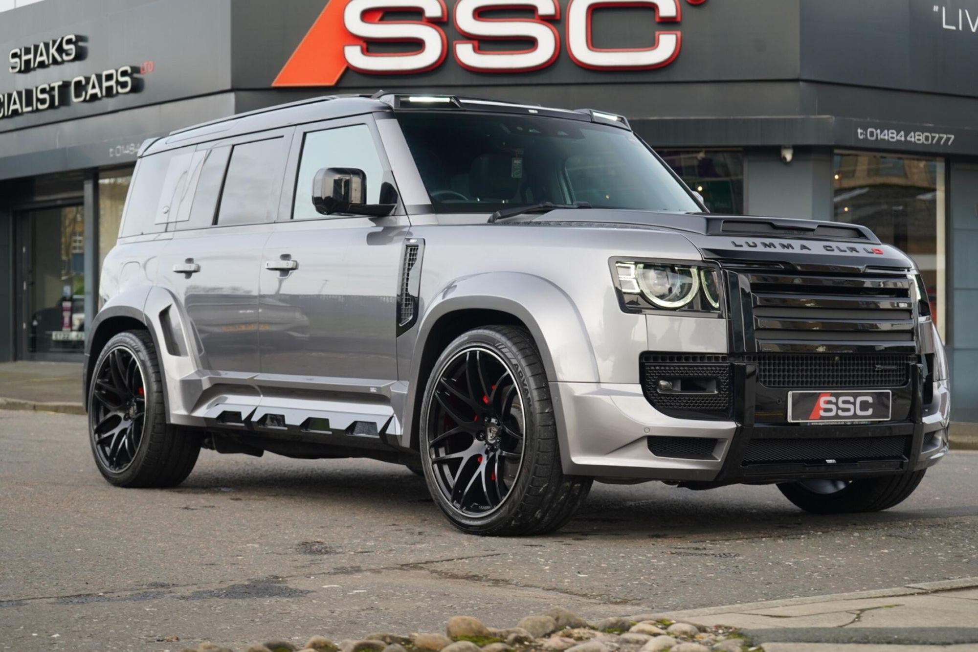 LAND ROVER DEFENDER ESTATE 2.0 P400e X-Dynamic SE 110 5dr Auto for sale UK - Slide 4