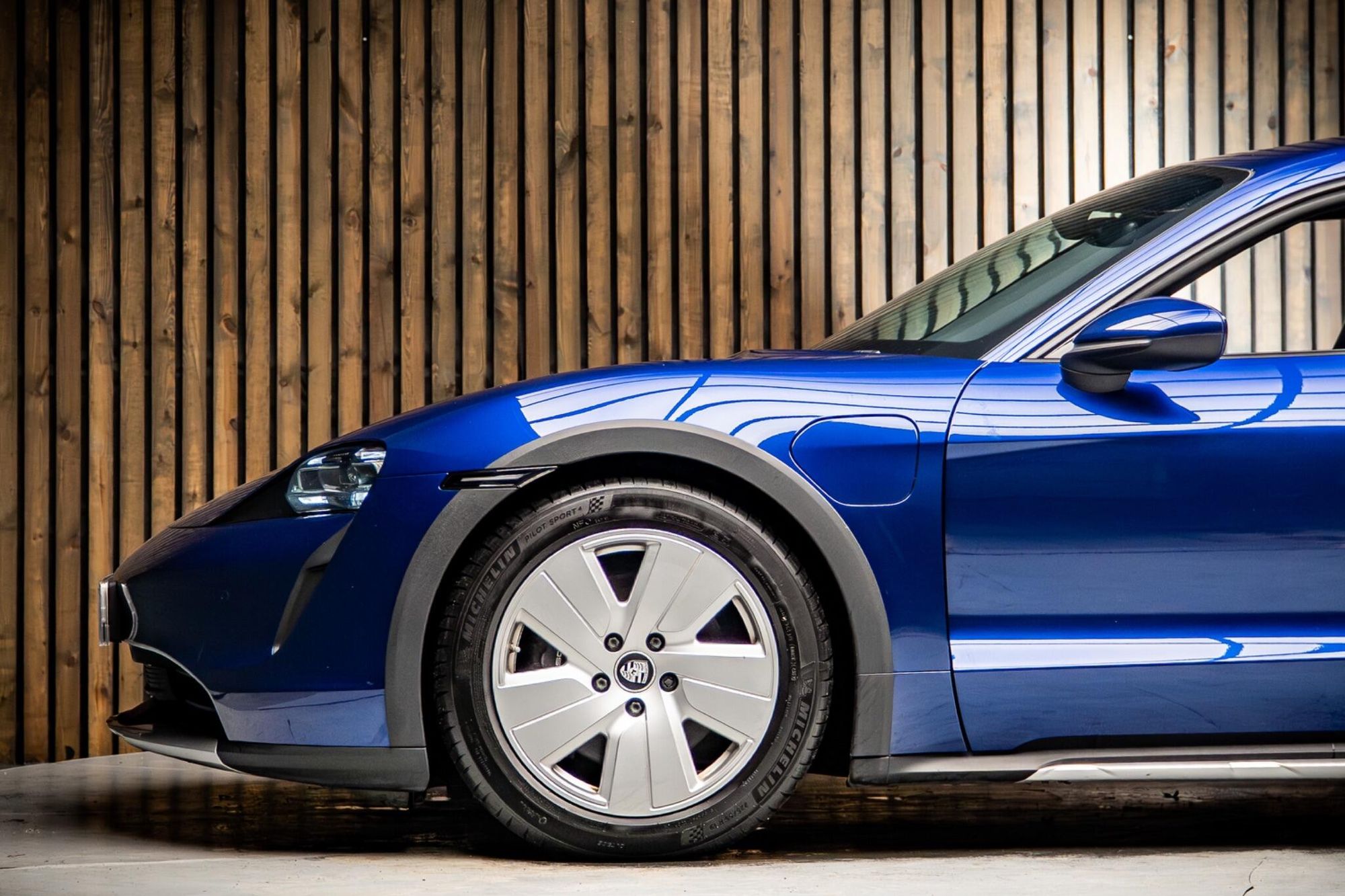 PORSCHE TAYCAN CROSS TURISMO 420kW 4S 93kWh 5dr Auto for sale UK - Slide 9