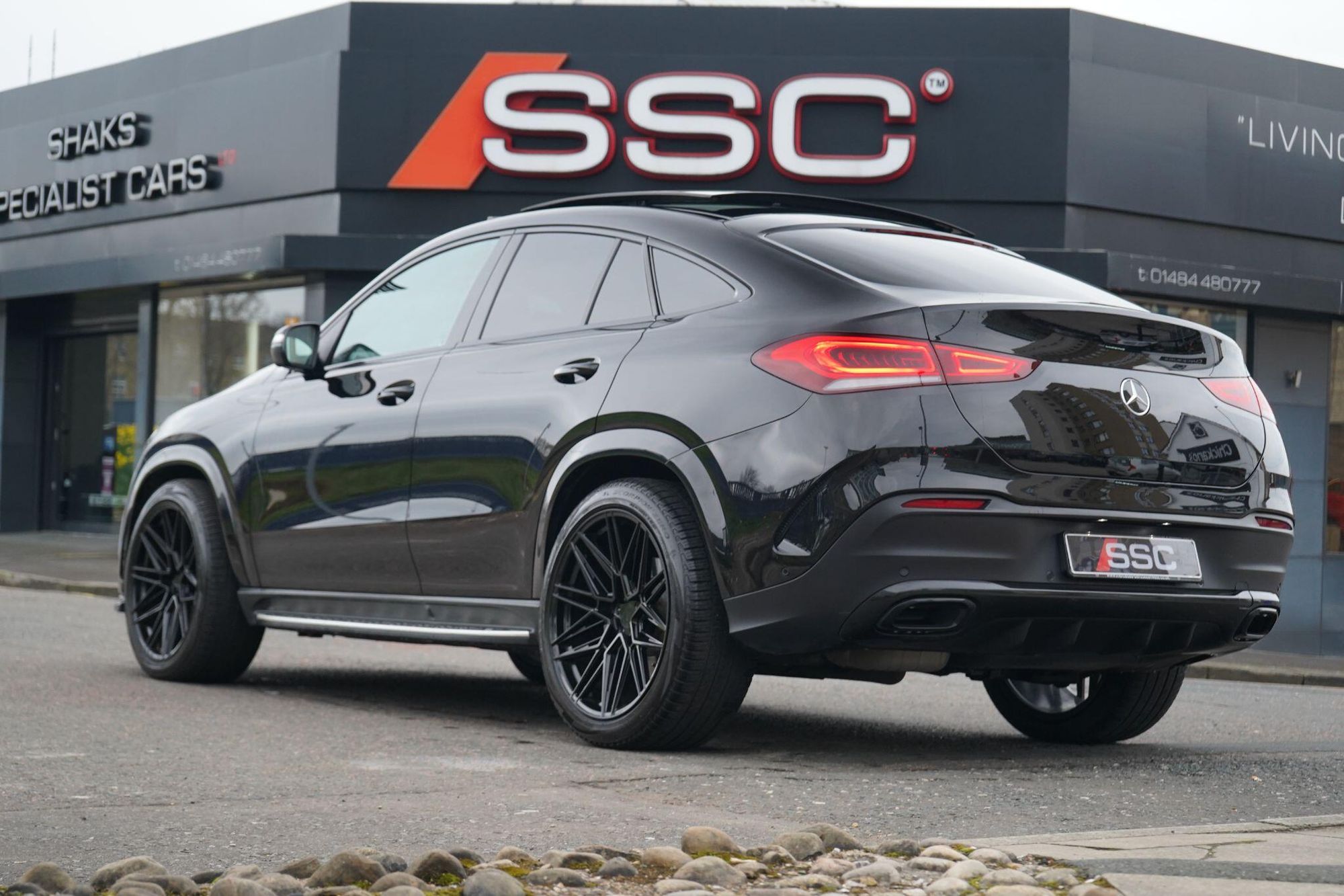 MERCEDES-BENZ GLE COUPE GLE DIESEL COUPE GLE 400d 4Matic AMG Line Premium + 5dr 9G-Tronic for sale UK - Slide 2