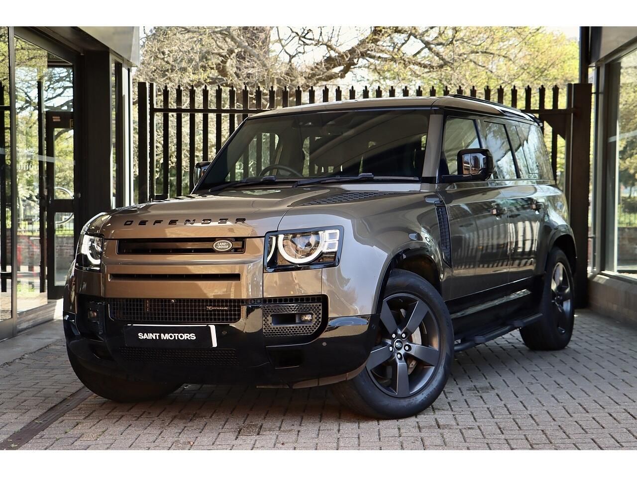 LAND ROVER DEFENDER DIESEL ESTATE 3.0 D300 X-Dynamic HSE 110 5dr Auto for sale UK - Slide 3