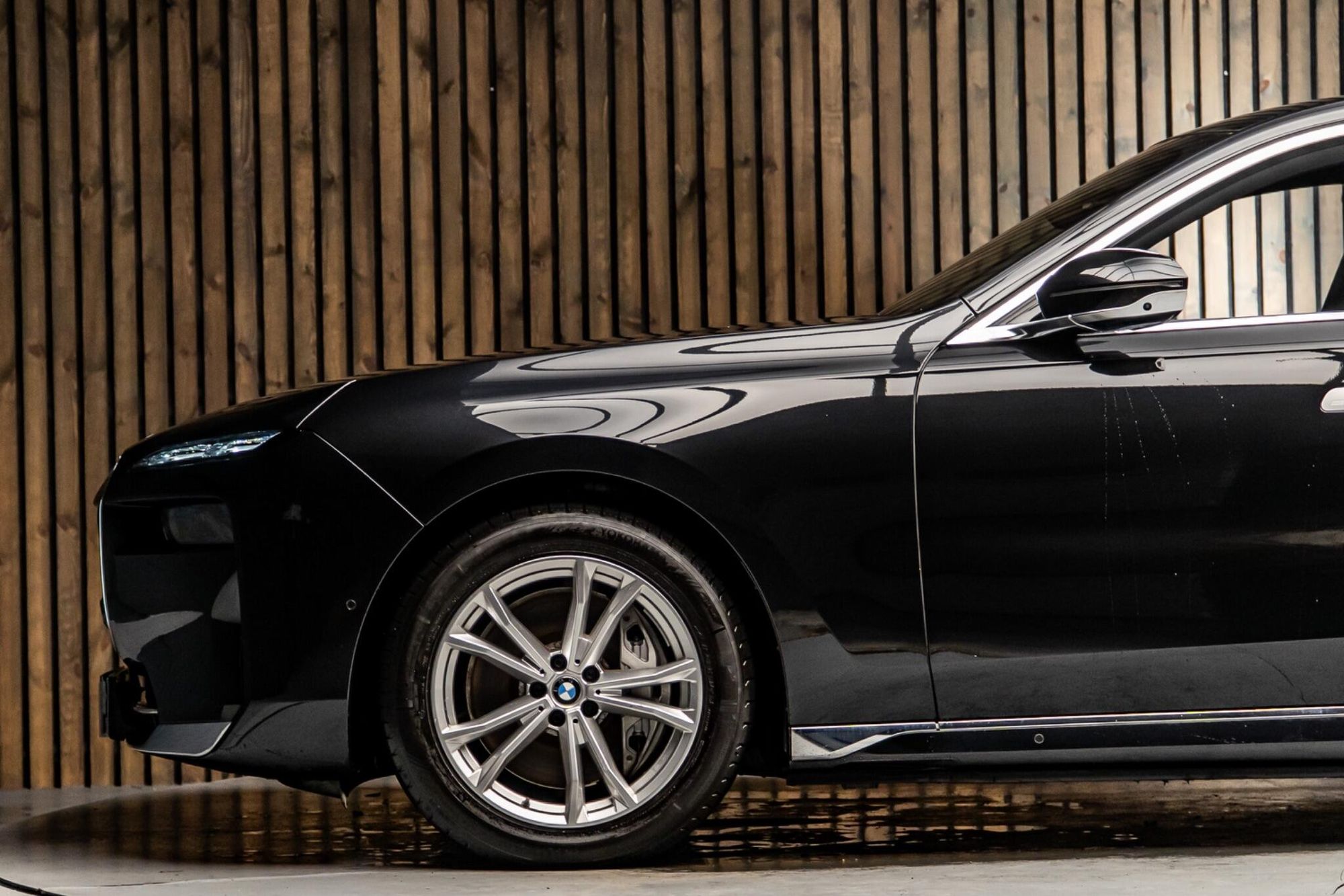 BMW I7 SALOON 400kW xDrive60 Excellence 105.7kWh 4dr Auto for sale UK - Slide 9