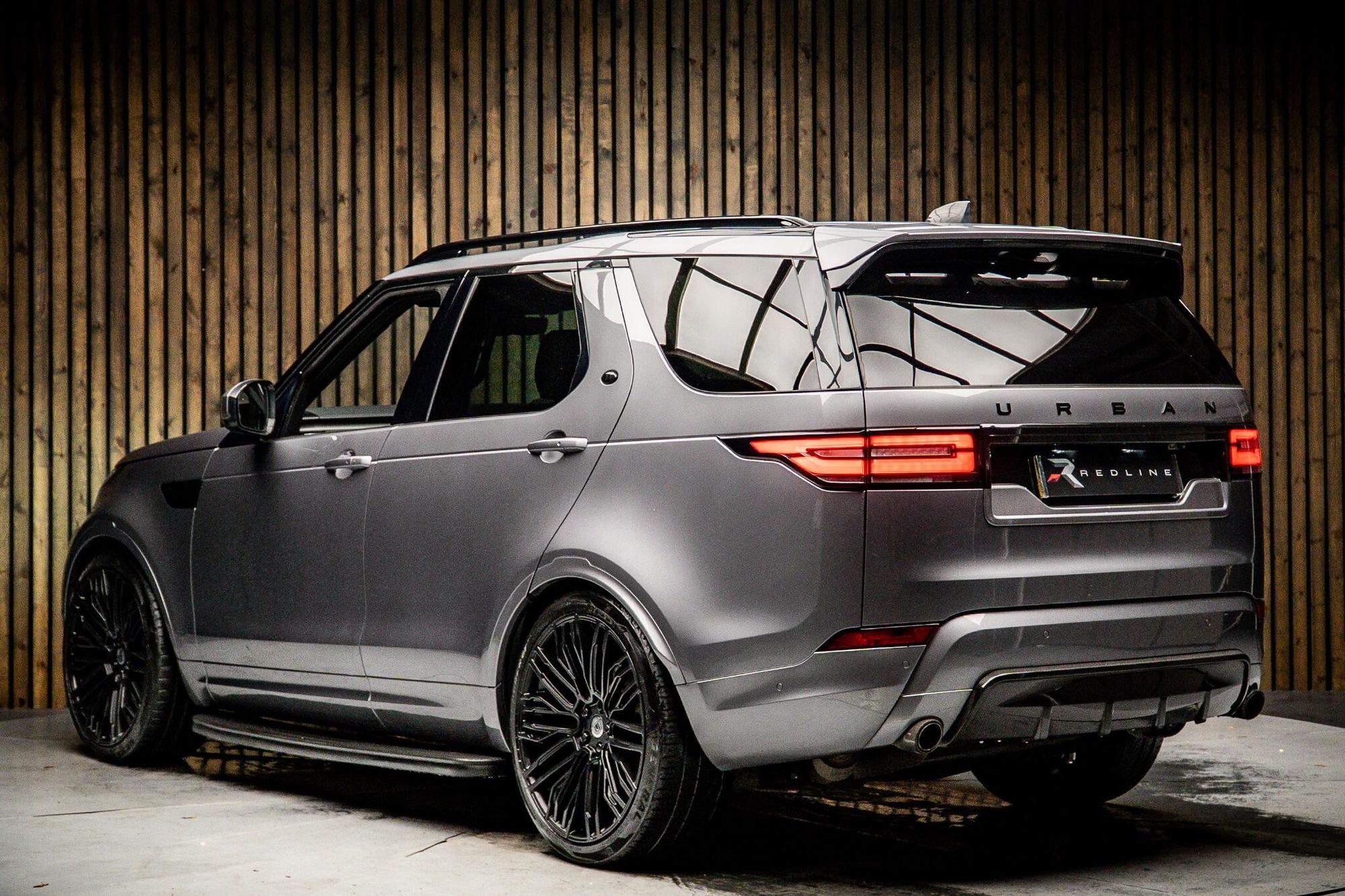 LAND ROVER DISCOVERY DIESEL SW 3.0 SD6 HSE 5dr Auto for sale UK - Slide 3