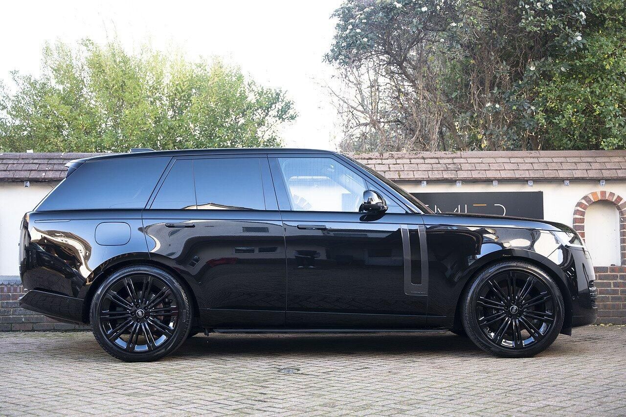 Land Rover Range Rover 3.0 D300 mHEV Autobiography Diesel 5 Door Auto for sale UK - Slide 3