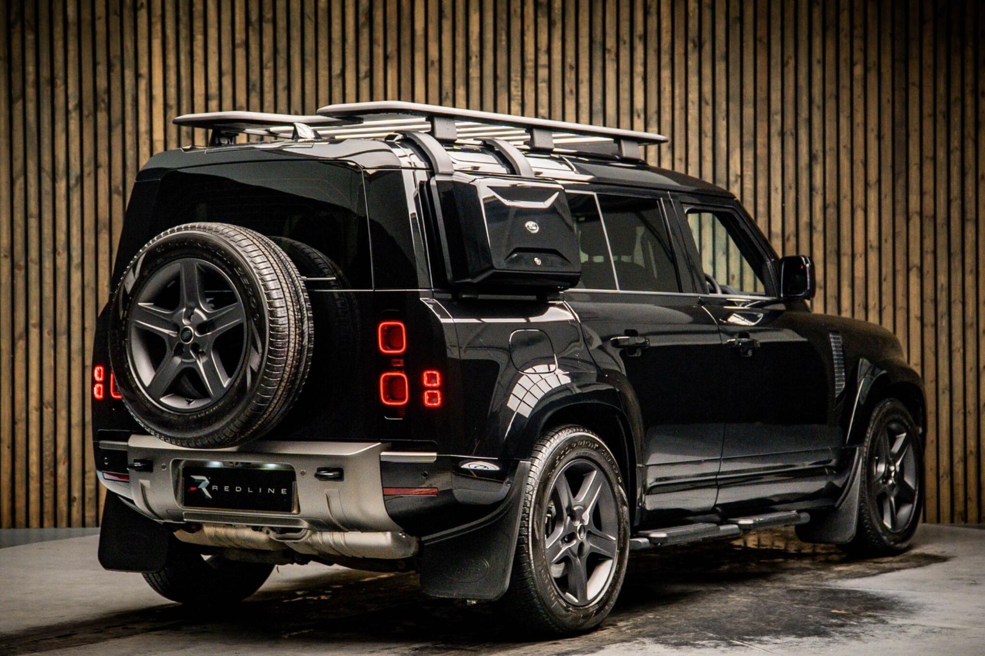 LAND ROVER DEFENDER DIESEL ESTATE 3.0 D350 X-Dynamic SE 110 5dr Auto for sale UK - Slide 4