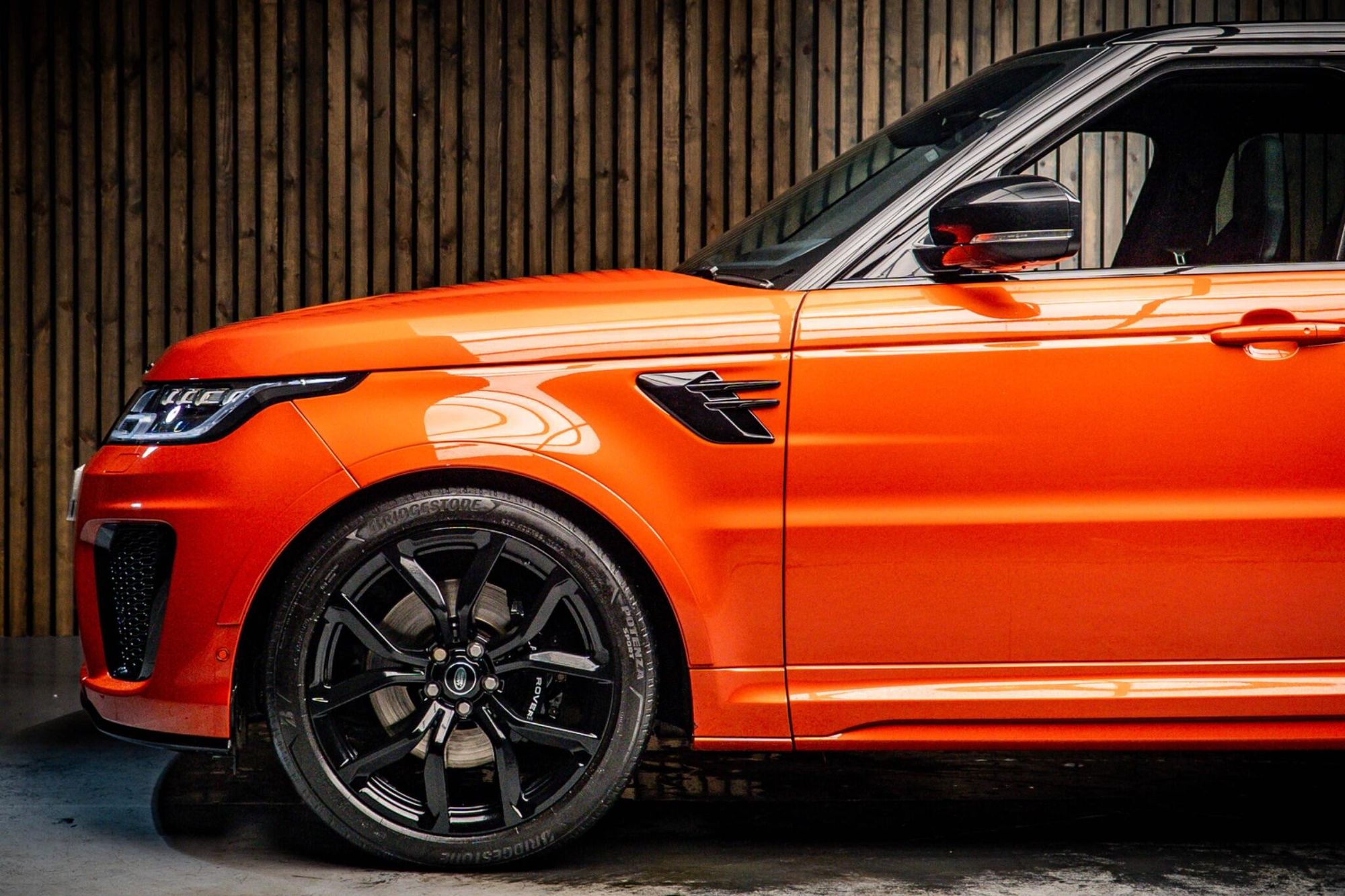 LAND ROVER RANGE ROVER SPORT ESTATE 5.0 P575 S/C SVR 5dr Auto for sale UK - Slide 9