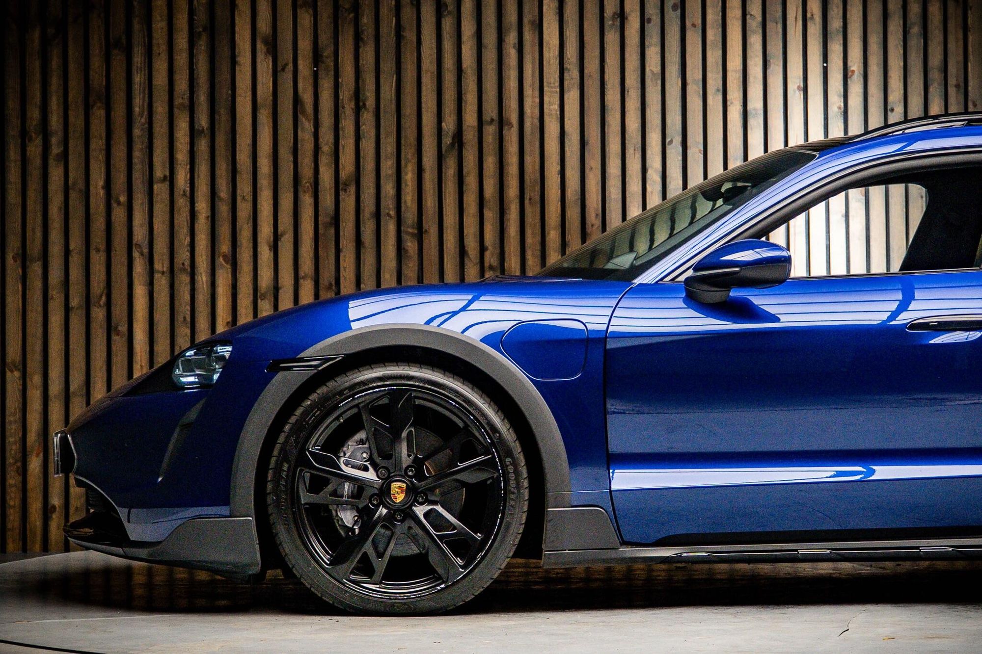 PORSCHE TAYCAN CROSS TURISMO 350kW 4 93kWh 5dr Auto for sale UK - Slide 9