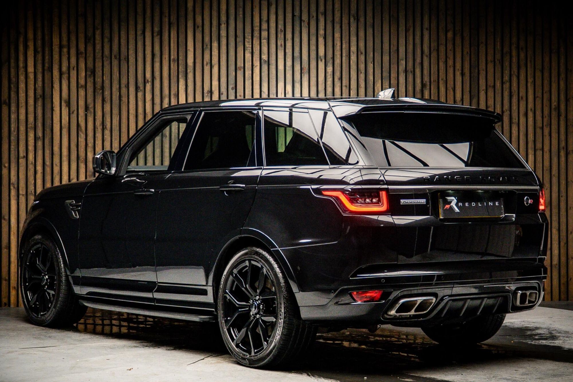 LAND ROVER RANGE ROVER SPORT ESTATE 5.0 P575 S/C SVR Carbon Edition 5dr Auto for sale UK - Slide 3