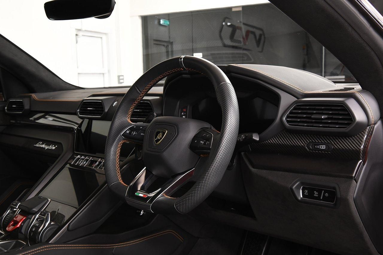 LAMBORGHINI URUS ESTATE 4.0T FSI V8 S 5dr Auto for sale UK - Slide 5