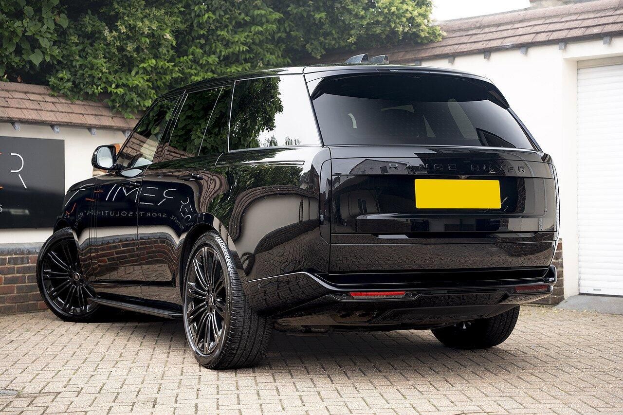 LAND ROVER RANGE ROVER DIESEL ESTATE 3.0 D350 Autobiography 4dr Auto for sale UK - Slide 4