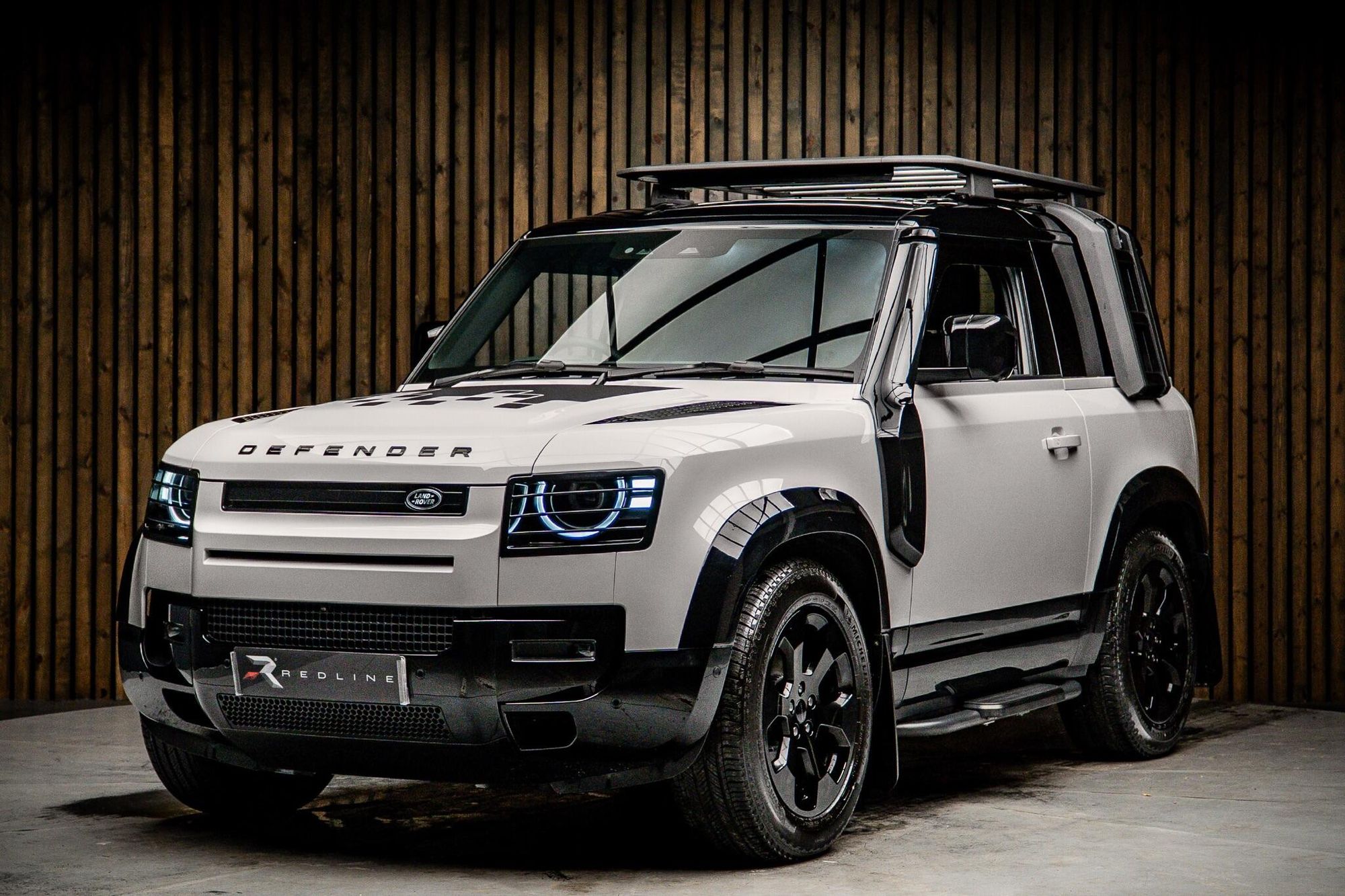 LAND ROVER DEFENDER DIESEL ESTATE 3.0 D250 X-Dynamic SE 90 3dr Auto for sale UK - Slide 8