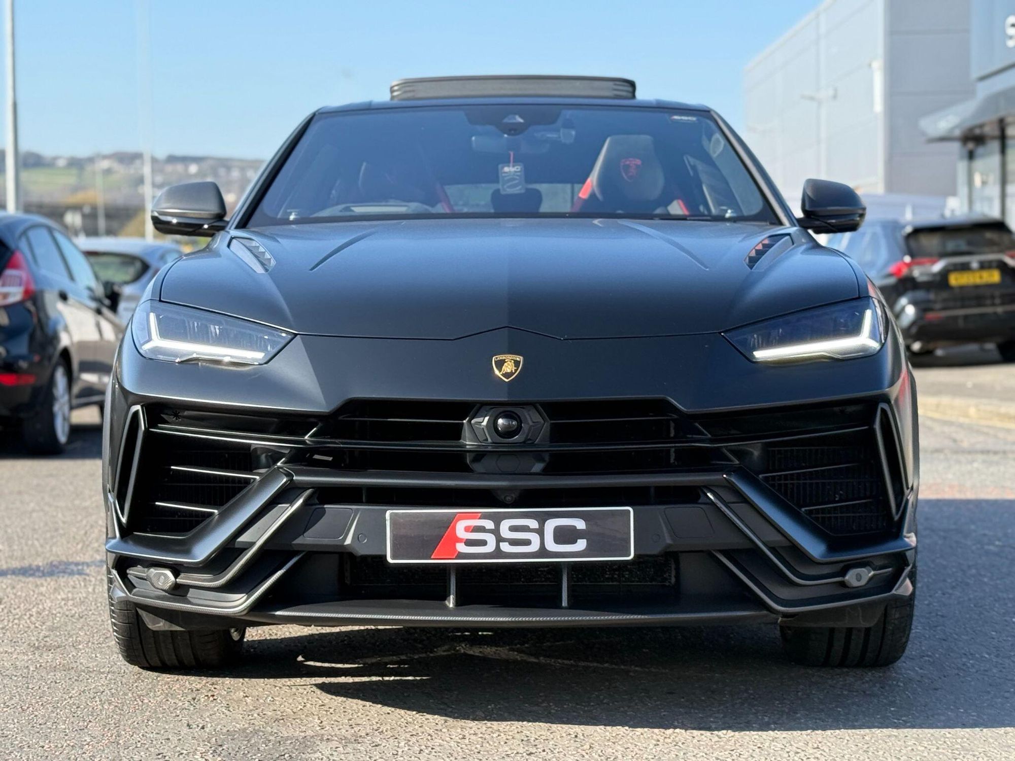 LAMBORGHINI URUS ESTATE 4.0T FSI V8 Performante 5dr Auto for sale UK - Slide 9