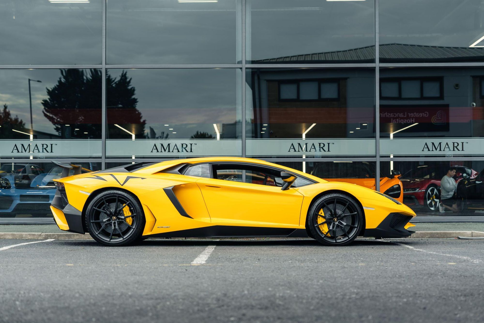 LAMBORGHINI AVENTADOR COUPE LP 750-4 Superveloce 2dr ISR for sale UK - Slide 3