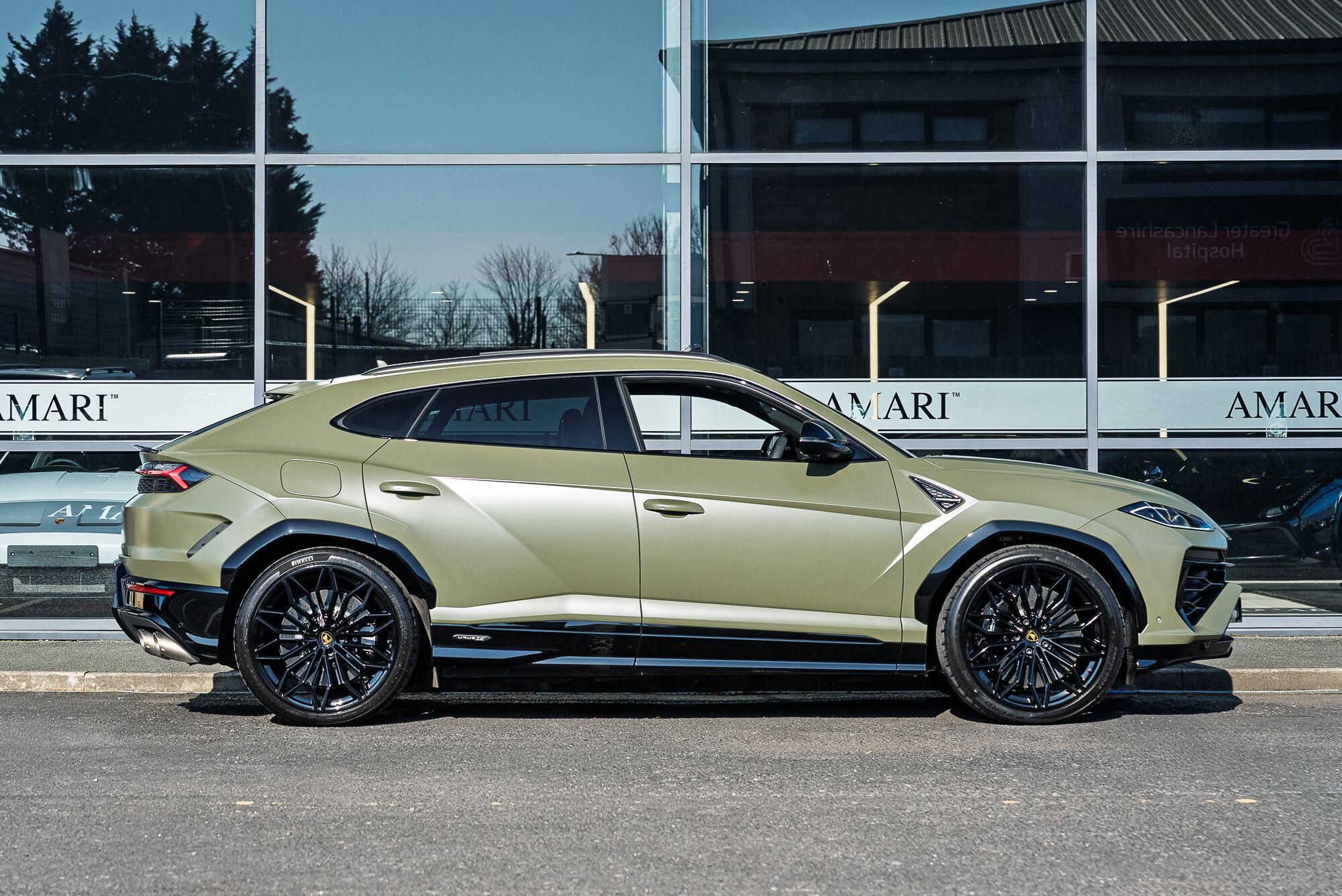 LAMBORGHINI URUS ESTATE 4.0T 25.9kWh Plug-in Hybrid FSI V8 5dr Auto for sale UK - Slide 5
